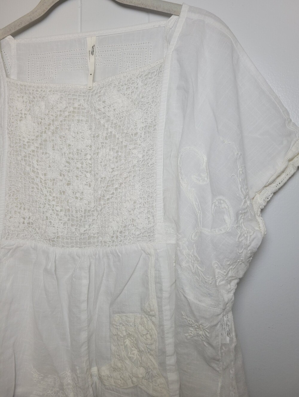 By Anthropologie Short Sleeve Patched Poncho Top White Embroidered Crochet MD - Picture 8 of 13